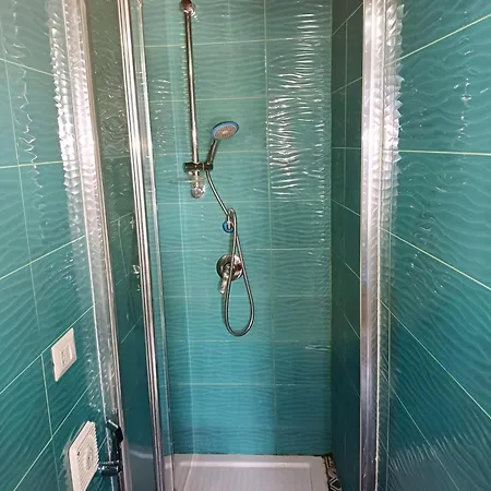 Goldencube 3* Neapol