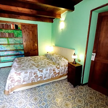 Goldencube Guest house Naples