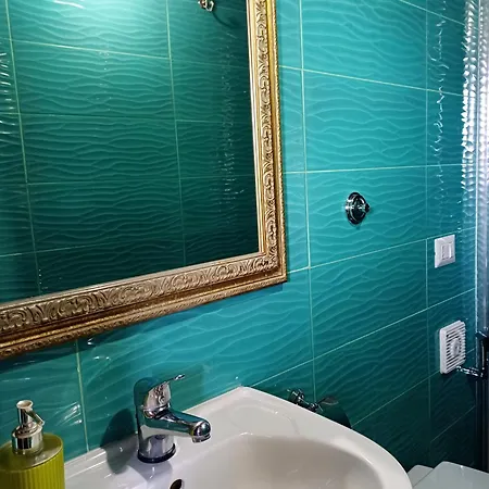 Goldencube 3* Neapol