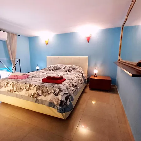 Goldencube Pensjonat Neapol