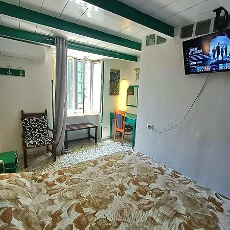 Pensjonat Goldencube Neapol