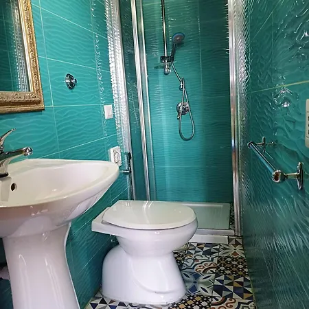 Goldencube Gæstehus 3*